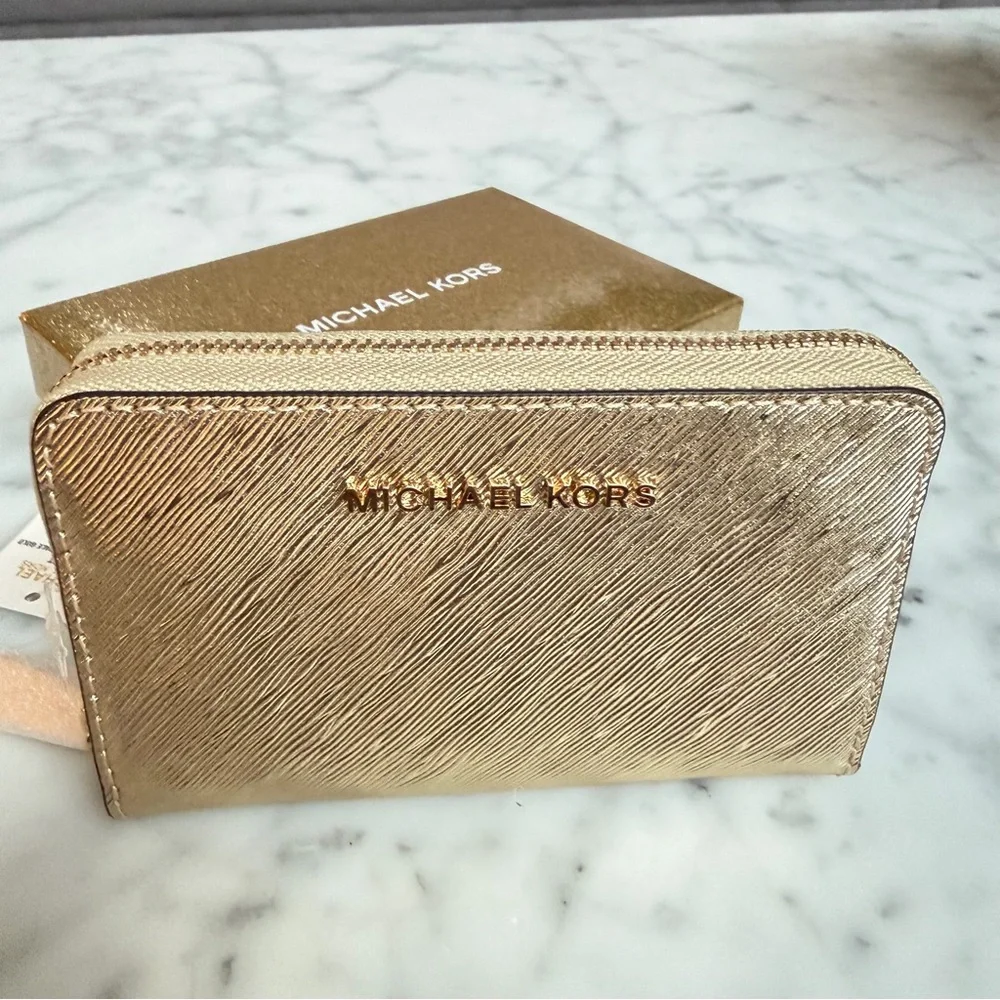 Michael Kors Women's Jet Set Small Zip Around Card Case - Picture 1 of 7
